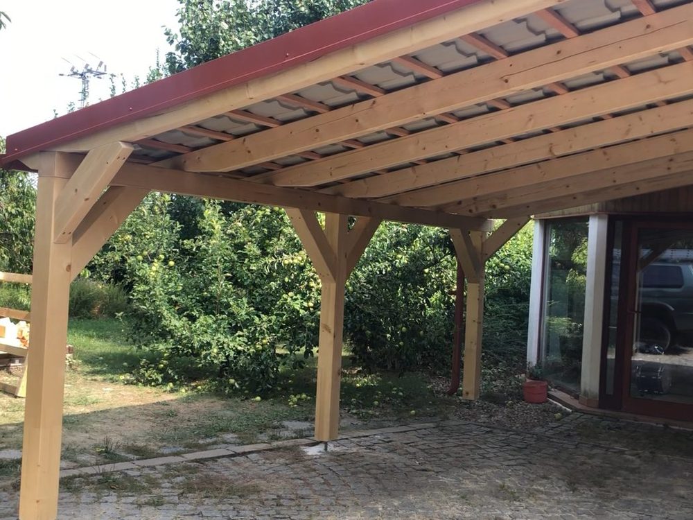 Velká dřevěná pergola se sedlovou střechou